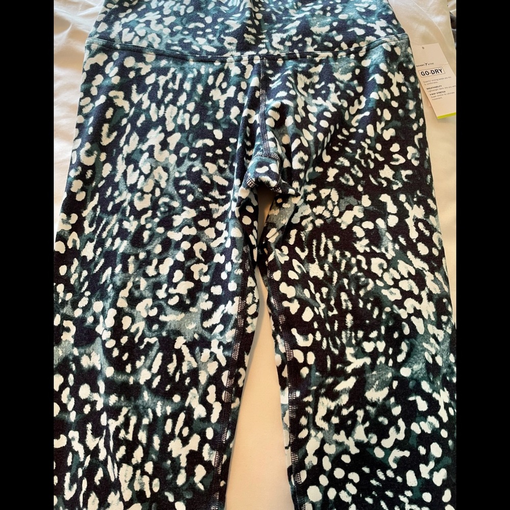 NWT Old Navy Active Go-Dry Balance Leggings
